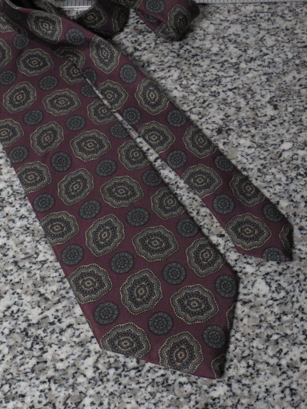 Gant  Necktie  Purple/Gray Medallions 100% Silk